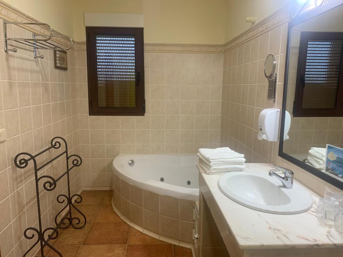 Hotel Langa Cerezo de Abajo Екстериор снимка